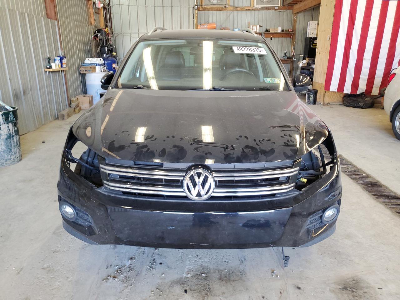 2016 Volkswagen Tiguan VIN WVGBV7AX2GW610032 Copart auction photo, front end damage thumbnail 5