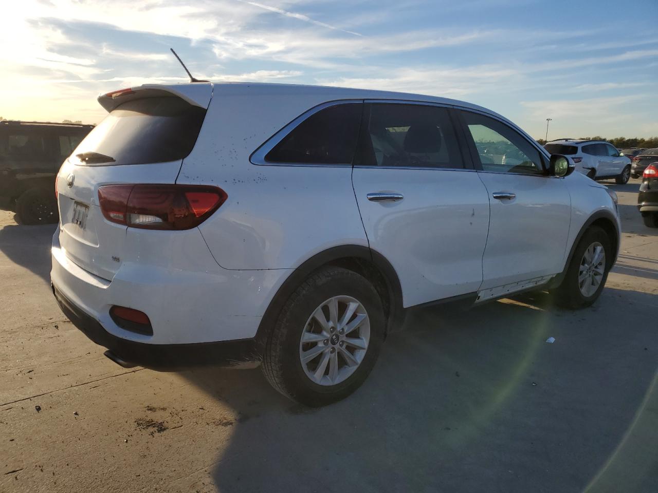 2019 KIA Sorento VIN 5XYPG4A59KG466437 Copart auction photo, side damage thumbnail 3