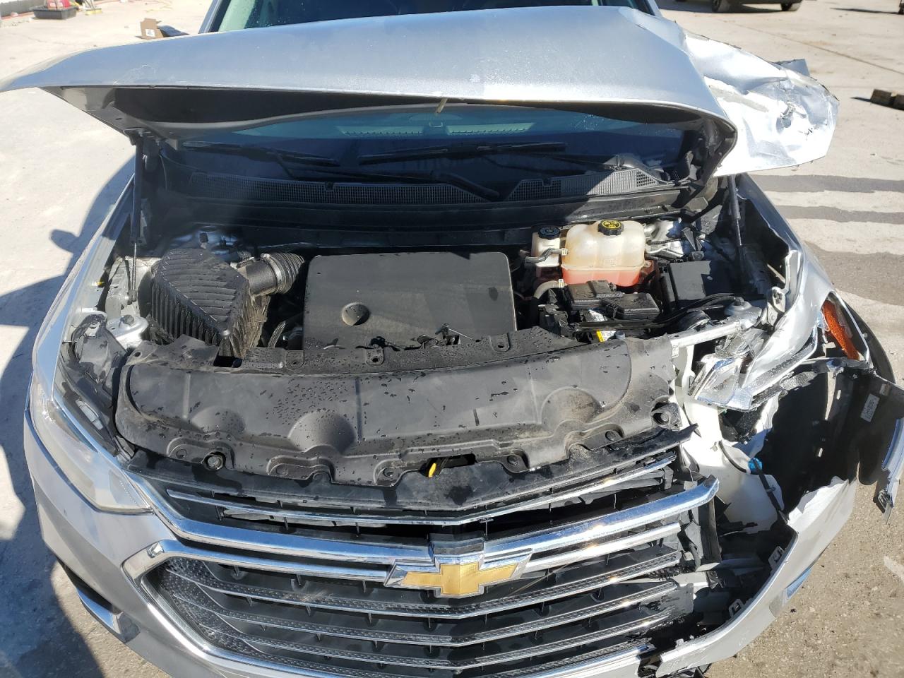 2019 Chevrolet Traverse VIN 1GNERHKW0KJ224448 Copart auction photo, front end / top/roof damage thumbnail 12