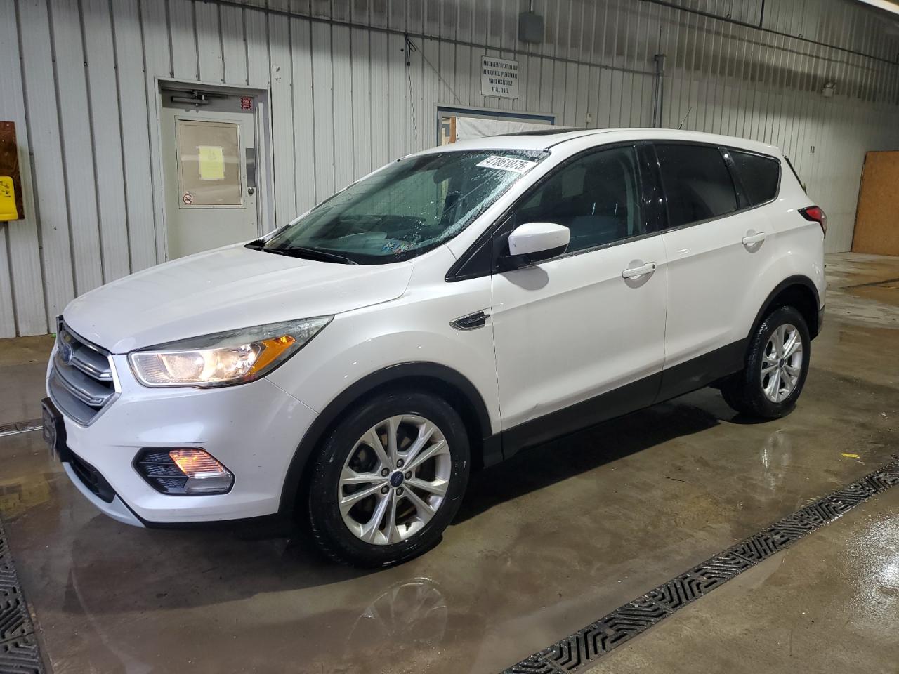 2017 Ford Escape VIN 1FMCU0GD5HUC71565
