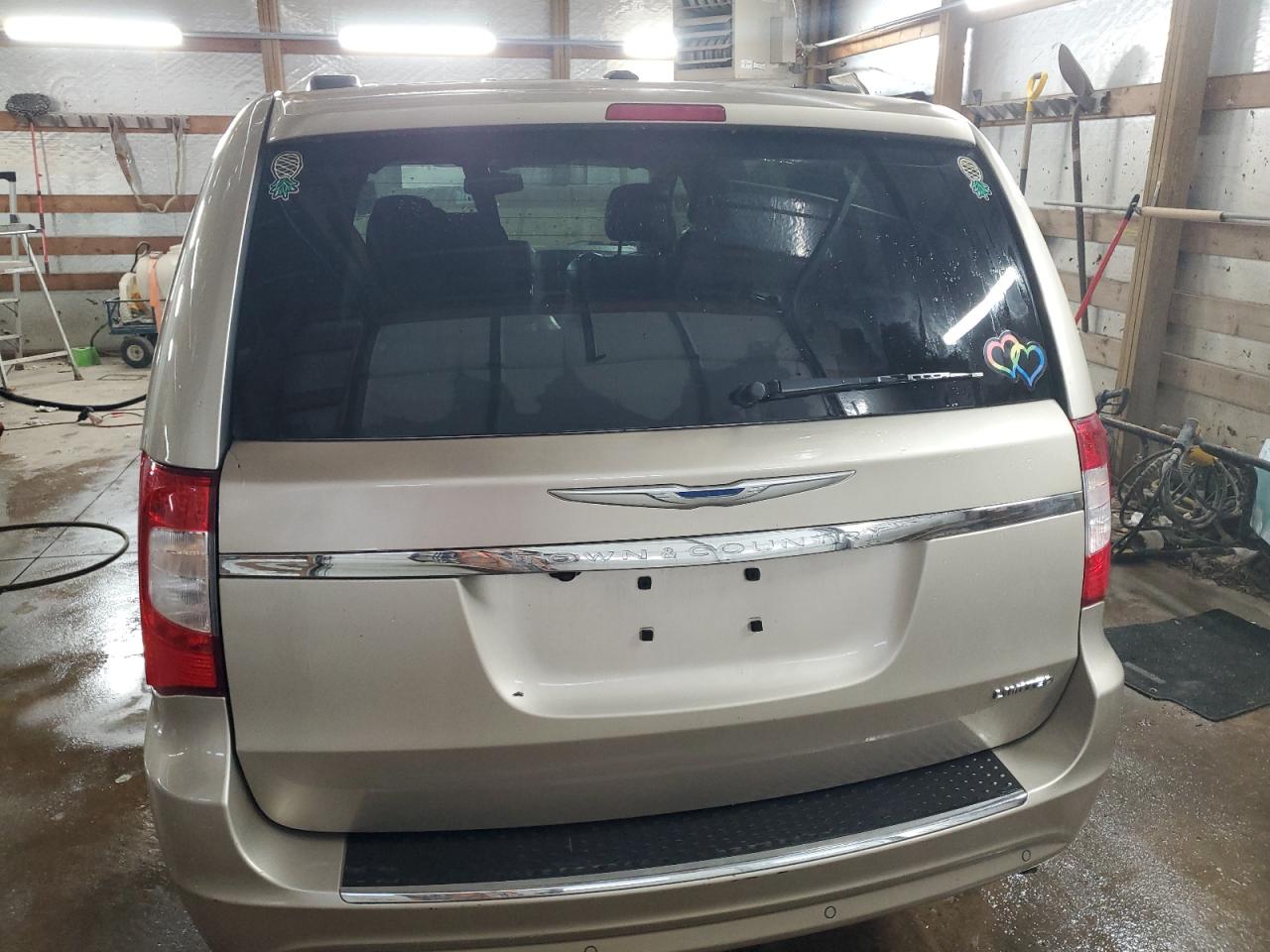 2015 Chrysler Town & Country VIN 2C4RC1GGXFR743500 Copart auction photo, minor dent/scratches damage thumbnail 6