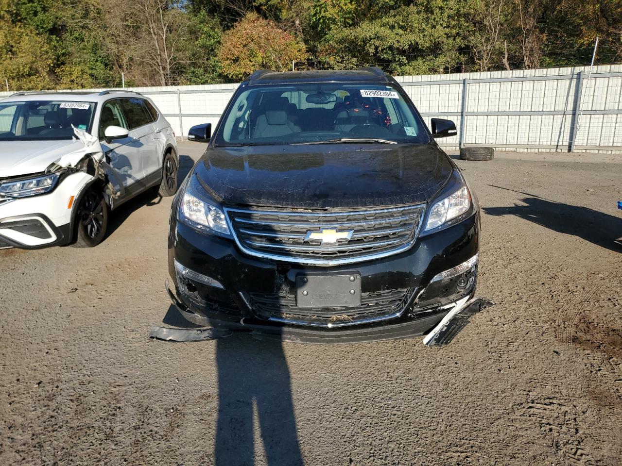 2016 Chevrolet Traverse VIN 1GNKVHKD8GJ301409 Copart auction photo, front end / minor dent/scratches damage thumbnail 5