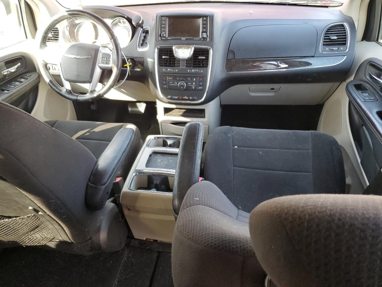 2013 Chrysler Town & Country VIN 2C4RC1BG3DR684858 Copart auction photo, rear end / front end damage thumbnail 8