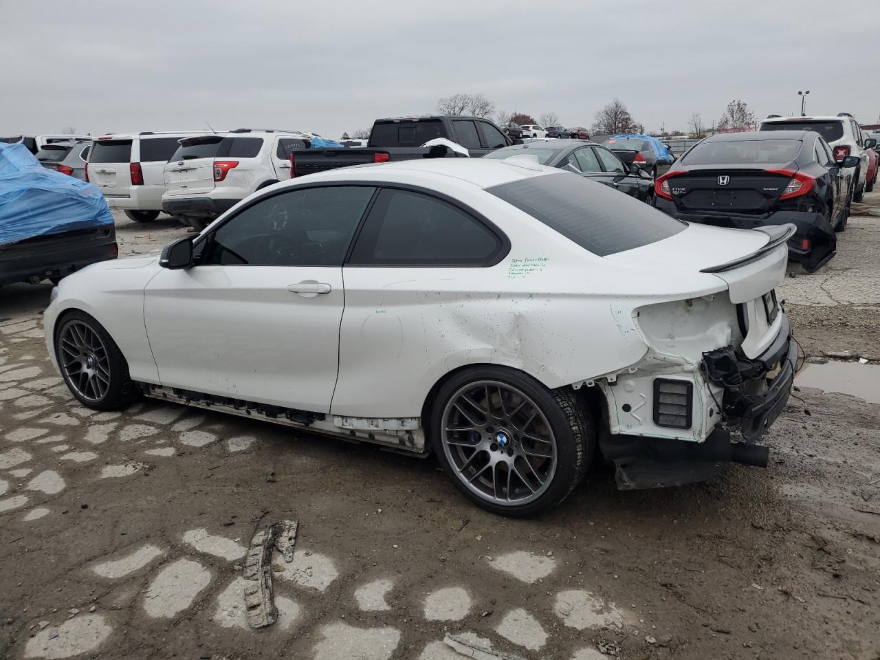 2015 BMW M2 VIN WBA1J7C59FV358868 Copart auction photo, side / rear end damage thumbnail 2