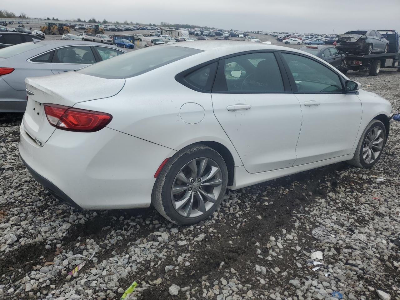 2015 Chrysler 200 VIN 1C3CCCBB2FN716340 Copart auction photo, front end / minor dent/scratches damage thumbnail 3