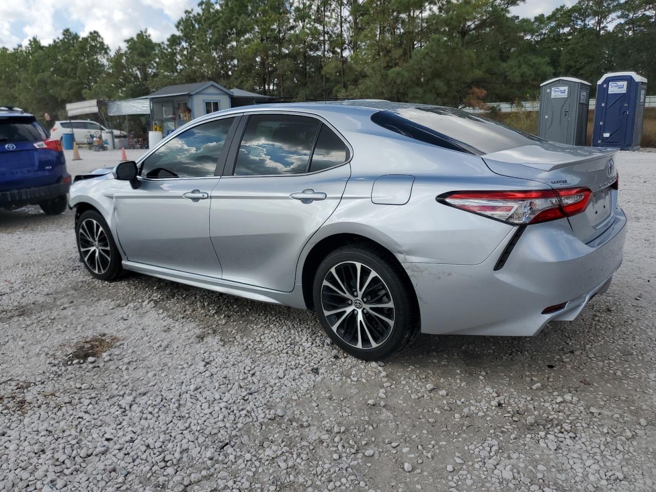 2018 Toyota Camry VIN 4T1B11HK7JU040518 Copart auction photo, front end / side damage thumbnail 2