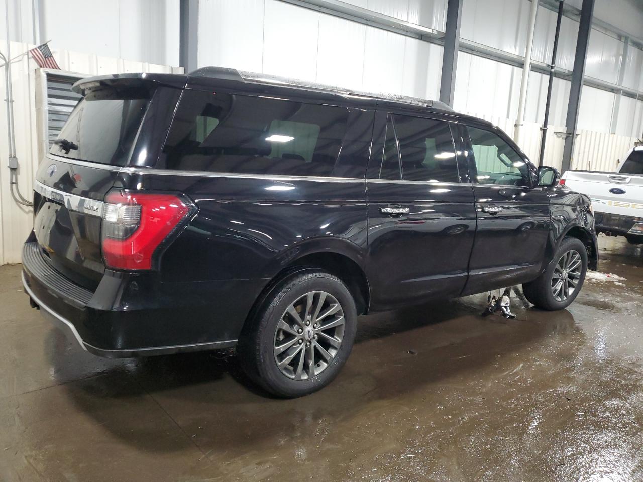 2020 Ford Expedition VIN 1FMJK2AT8LEA91623 Copart auction photo, front end / side damage thumbnail 3