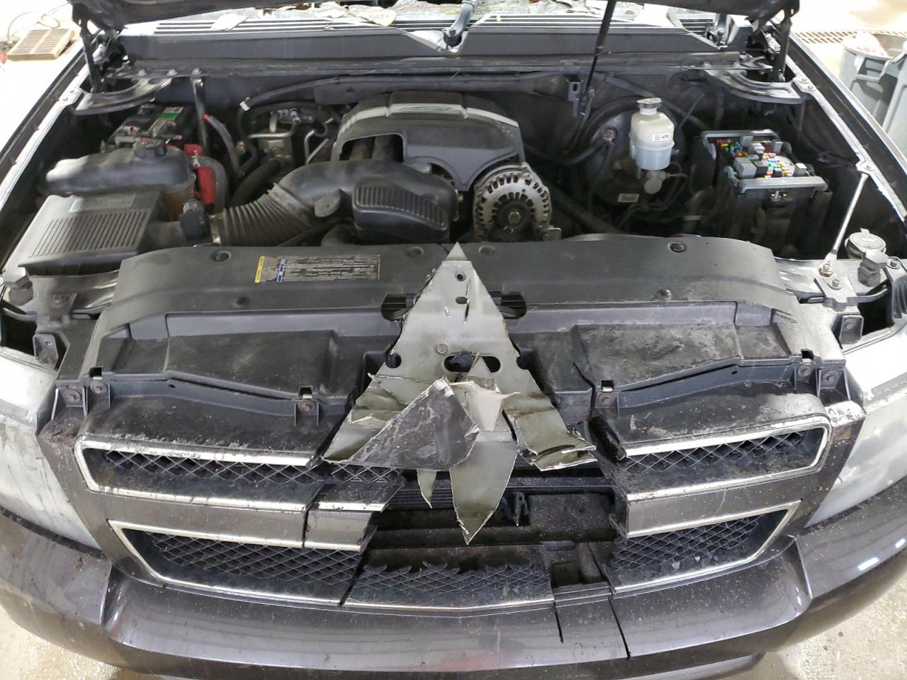 2010 Chevrolet Suburban VIN 1GNUCJE01AR140408 Copart auction photo, vandalism / burn damage thumbnail 12