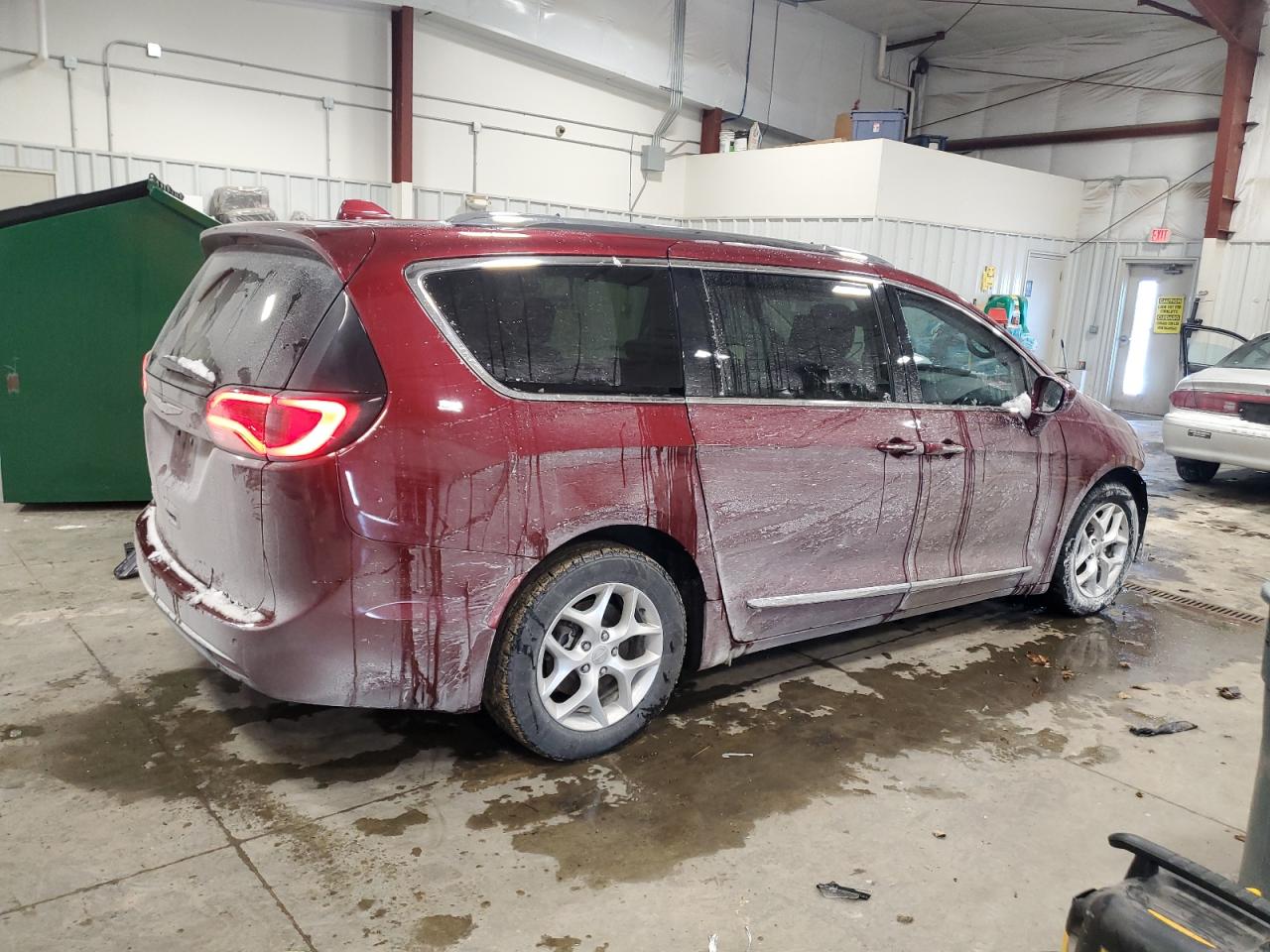 2017 Chrysler Pacifica VIN 2C4RC1EG1HR509607 Copart auction photo, front end / minor dent/scratches damage thumbnail 3