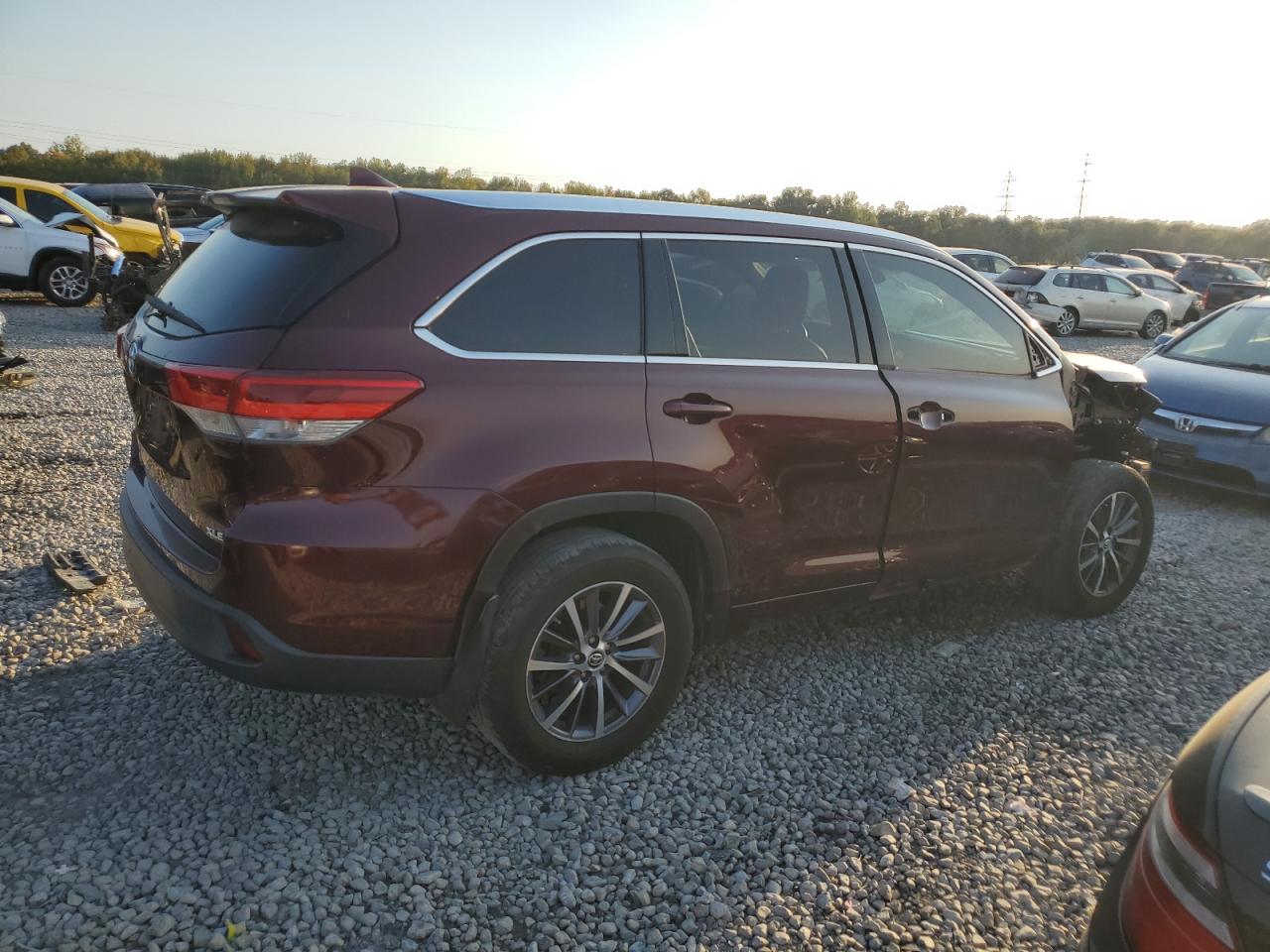 2017 Toyota Highlander VIN 5TDKZRFH8HS201248 Copart auction photo, front end / undercarriage damage thumbnail 3
