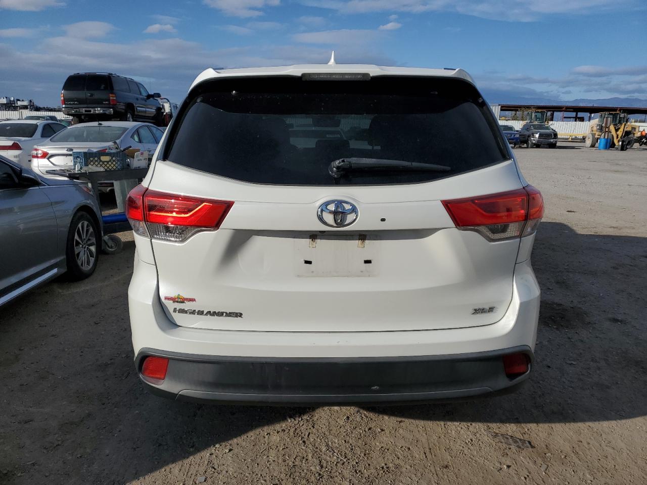 2018 Toyota Highlander VIN 5TDKZRFH3JS539257 Copart auction photo, front end / frame damage damage thumbnail 6