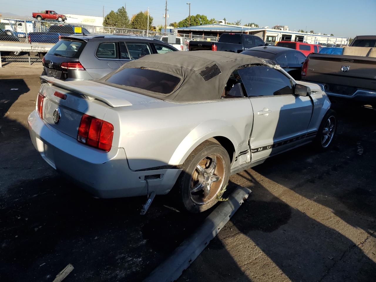 2005 Ford Mustang VIN 1ZVFT84N355183360 Copart auction photo, all over damage thumbnail 3