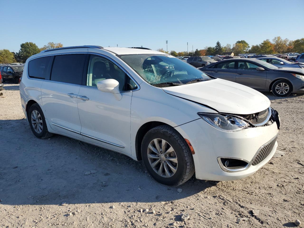 2019 Chrysler Pacifica VIN 2C4RC1BG0KR685785 Copart auction photo, front end damage thumbnail 4