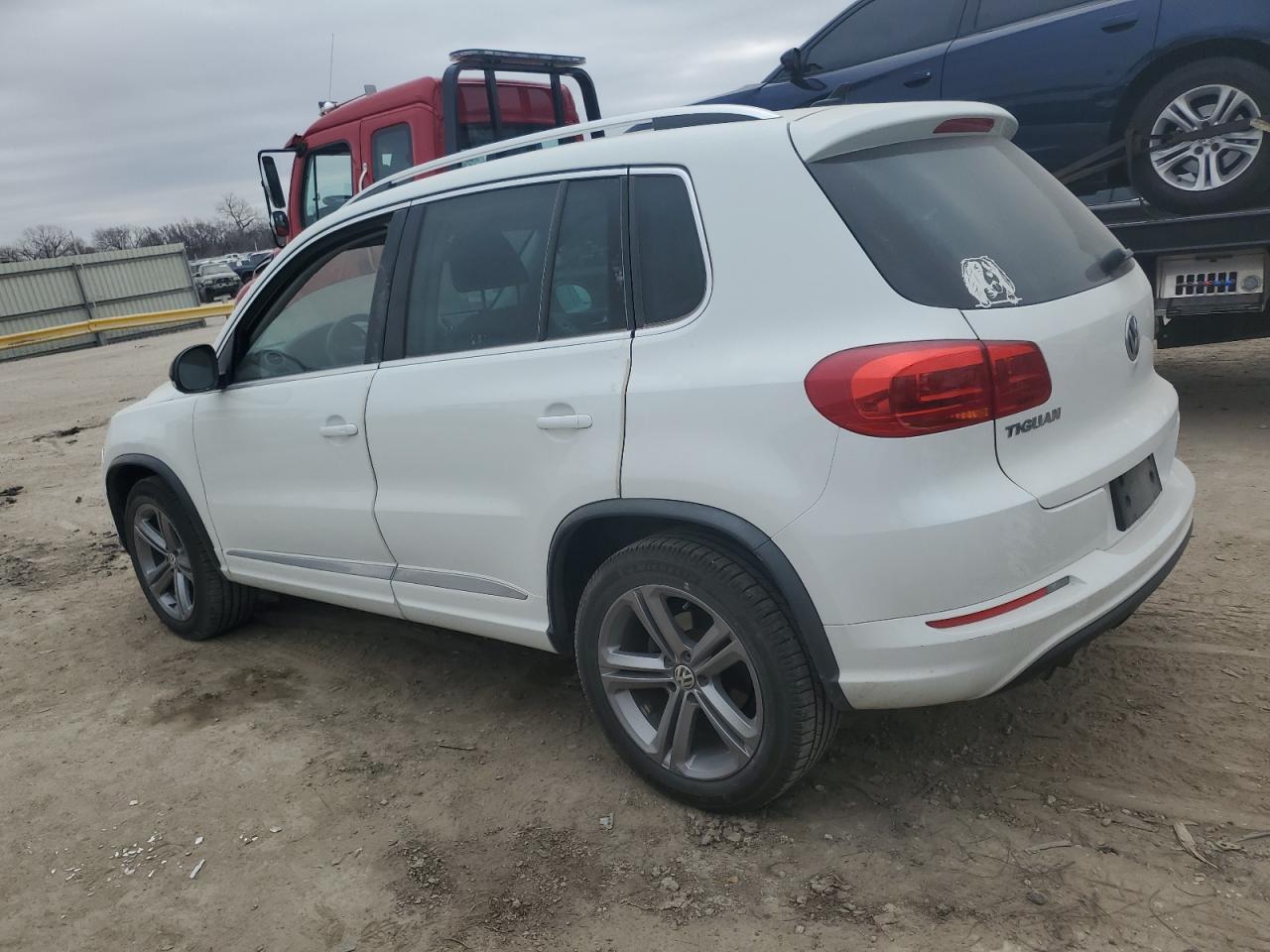 2017 Volkswagen Tiguan VIN WVGTV7AX2HW506145 Copart auction photo, front end damage thumbnail 2