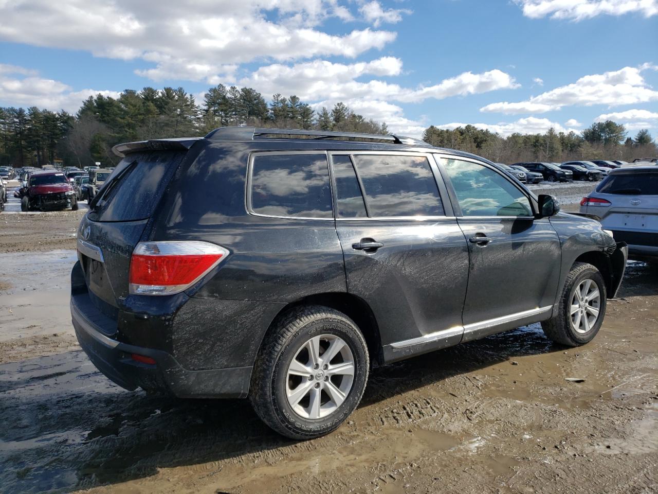 2013 Toyota Highlander VIN 5TDBK3EH5DS250291 Copart auction photo, front end / minor dent/scratches damage thumbnail 3