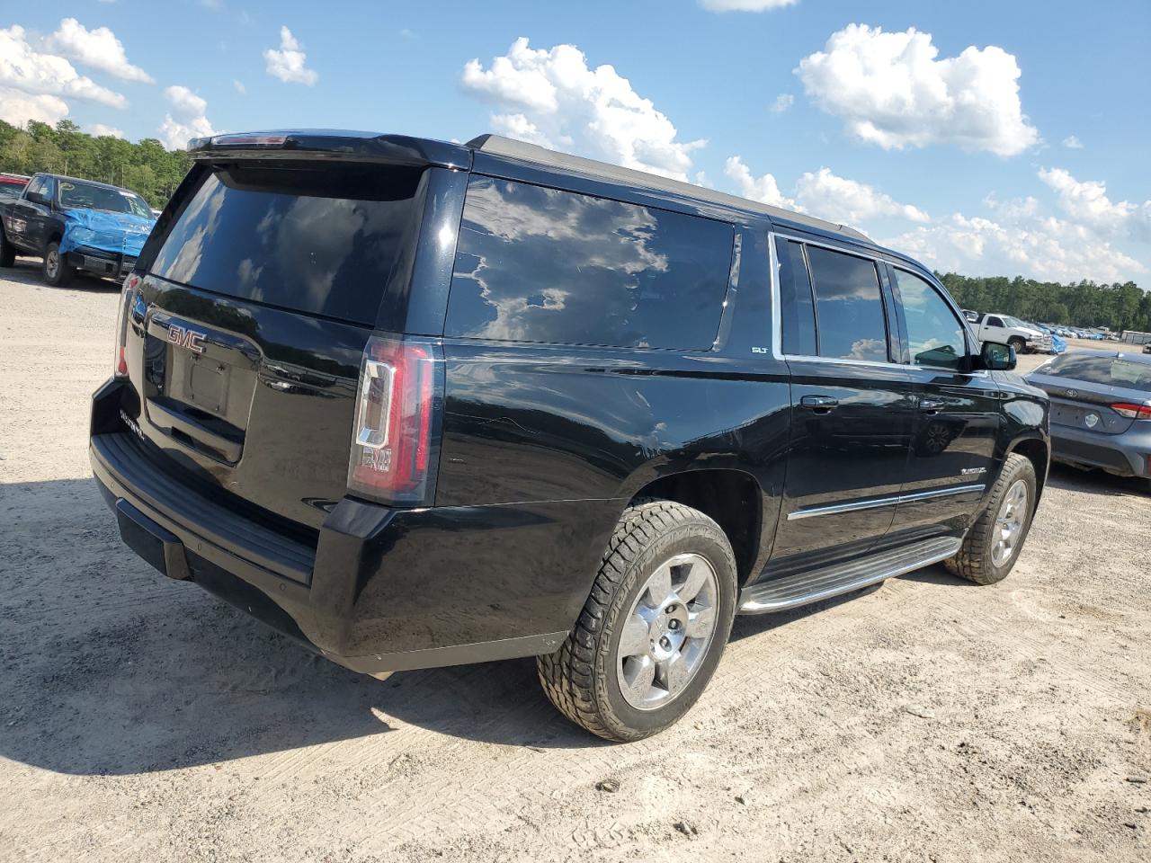 2019 GMC Yukon VIN 1GKS2GKC7KR266606 Copart auction photo, water/flood damage thumbnail 3