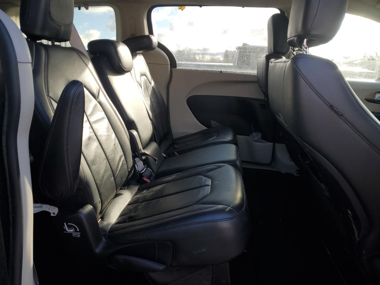 2017 Chrysler Pacifica VIN 2C4RC1BG9HR656360 Copart auction photo, side / front end damage thumbnail 11