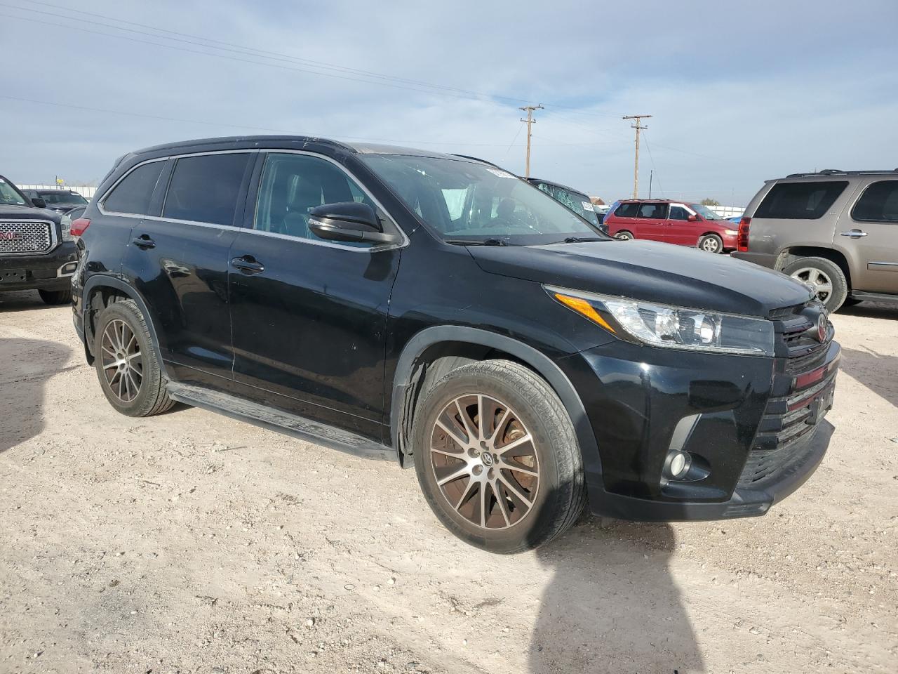2018 Toyota Highlander VIN 5TDKZRFH0JS535098 Copart auction photo, hail damage thumbnail 4