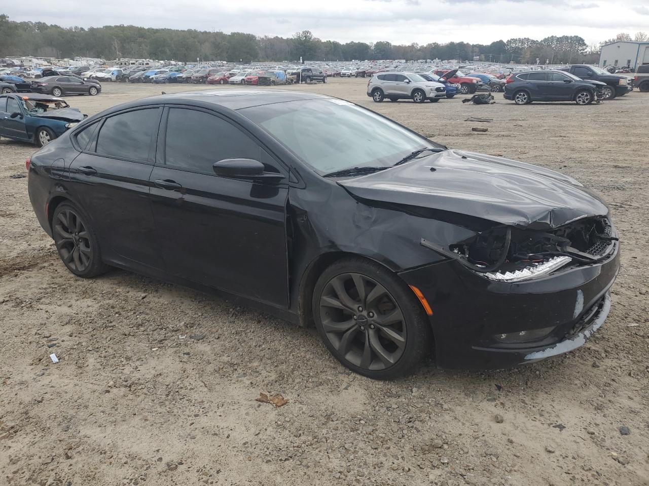 2015 Chrysler 200 VIN 1C3CCCBG0FN608844 Copart auction photo, front end / minor dent/scratches damage thumbnail 4