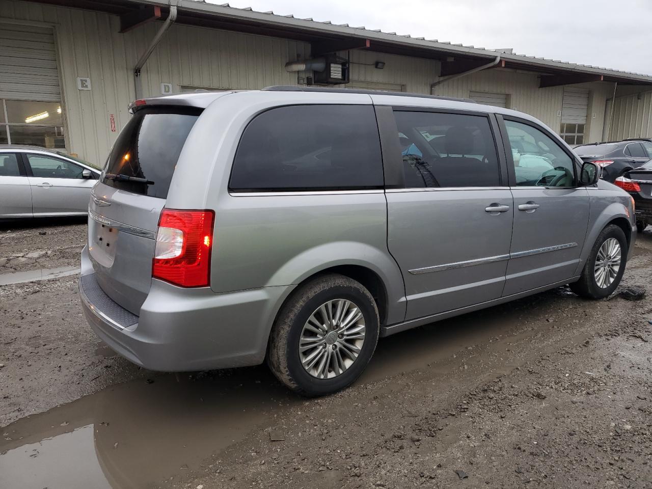 2016 Chrysler Town & Country VIN 2C4RC1CG9GR118867 Copart auction photo, front end damage thumbnail 3