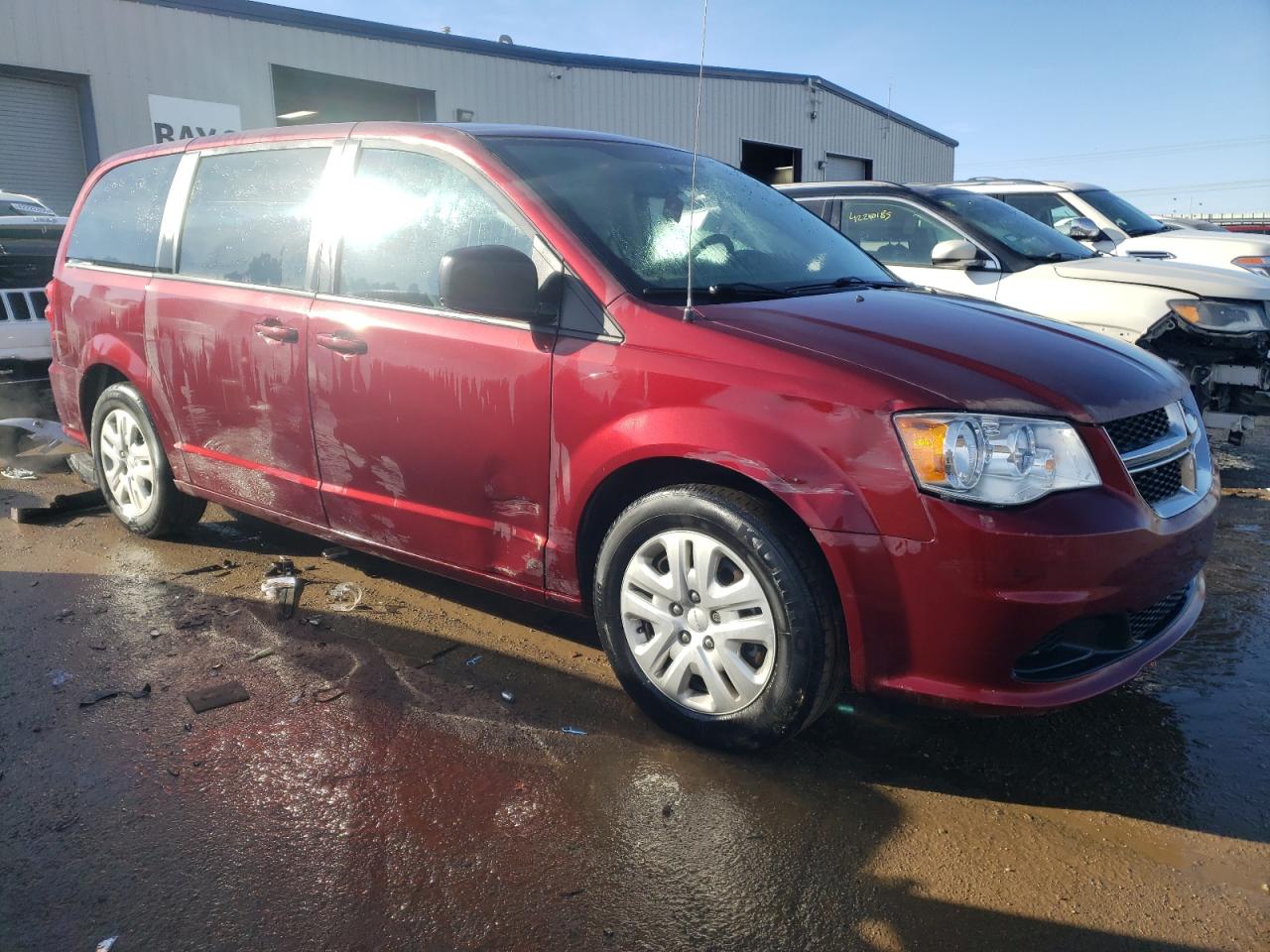 2018 Dodge Caravan VIN 2C4RDGBG1JR191983 Copart auction photo, side / rear end damage thumbnail 4