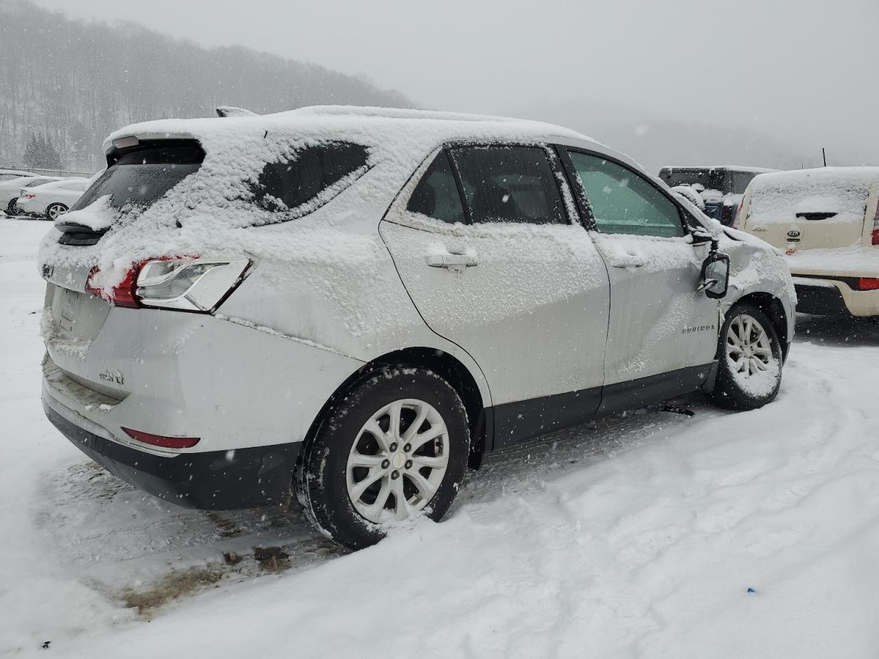 2019 Chevrolet Equinox VIN 3GNAXUEV0KS582583 Copart auction photo, front end / side damage thumbnail 3