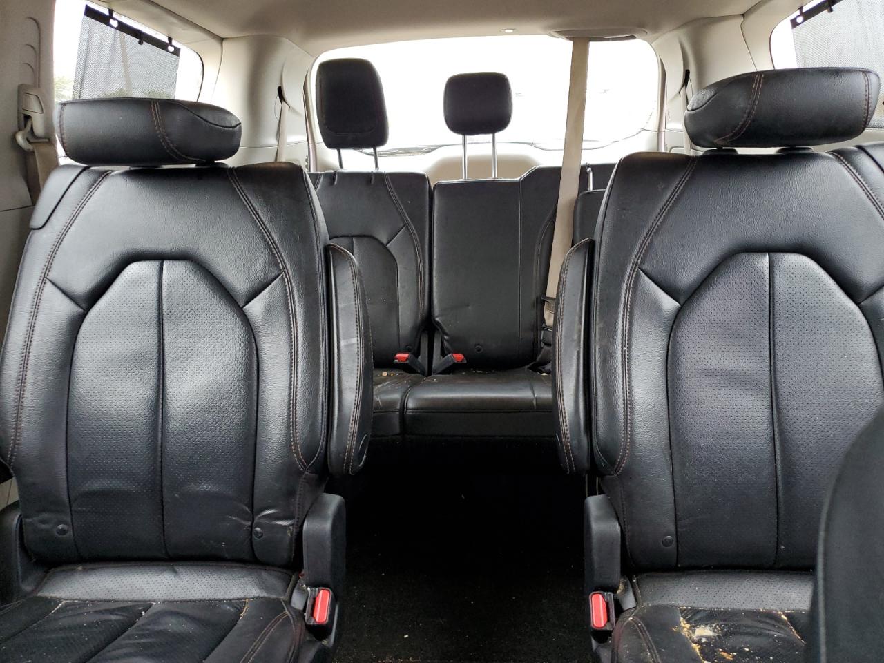 2020 Chrysler Pacifica VIN 2C4RC1BG5LR209453 Copart auction photo, water/flood / minor dent/scratches damage thumbnail 10