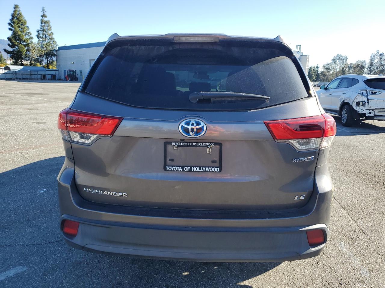2017 Toyota Highlander VIN 5TDBGRFH0HS035183 Copart auction photo, front end damage thumbnail 6