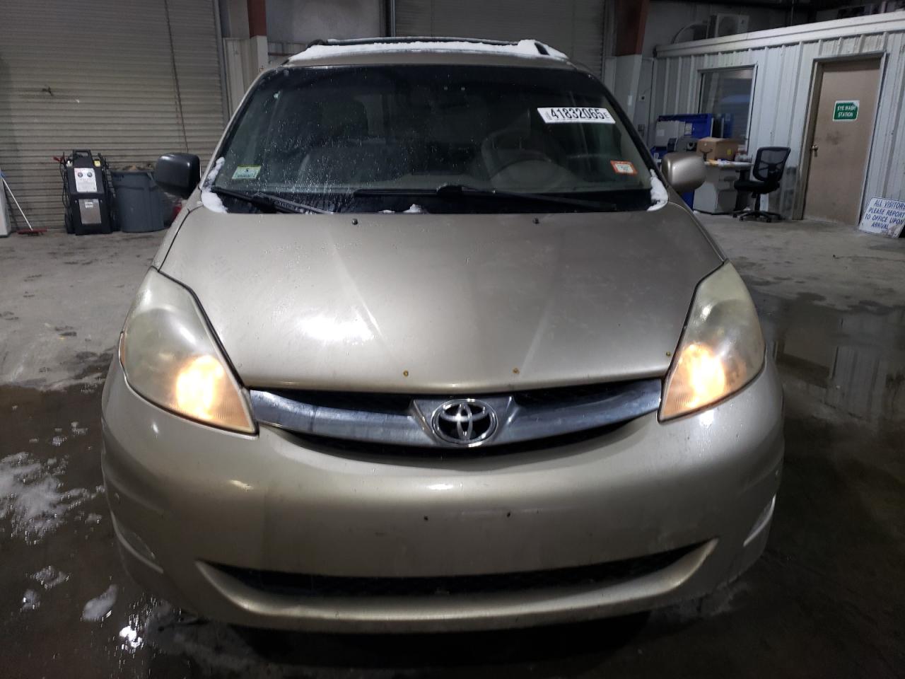 2006 Toyota Sienna VIN 5TDBA22C76S063322 Copart auction photo, rear end damage thumbnail 5