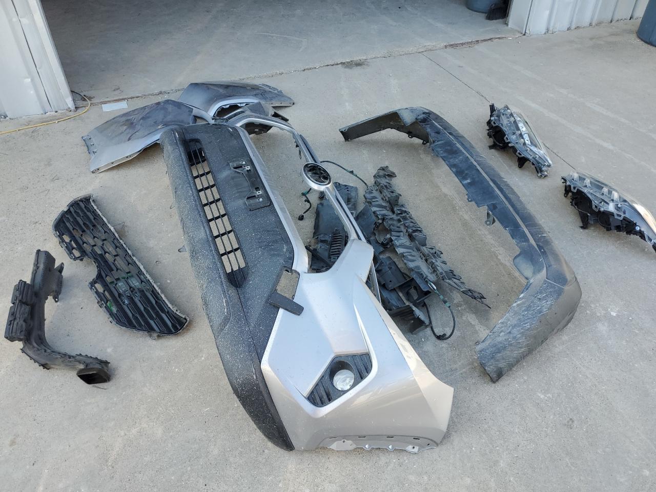 2020 Toyota RAV 4 VIN JTMW1RFV0LD047198 Copart auction photo, rear end / front end damage thumbnail 13
