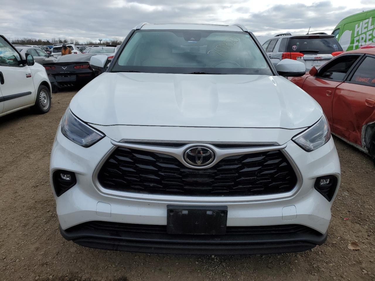 2022 Toyota Highlander VIN 5TDHZRBH2NS170901 Copart auction photo, side / rear end damage thumbnail 5
