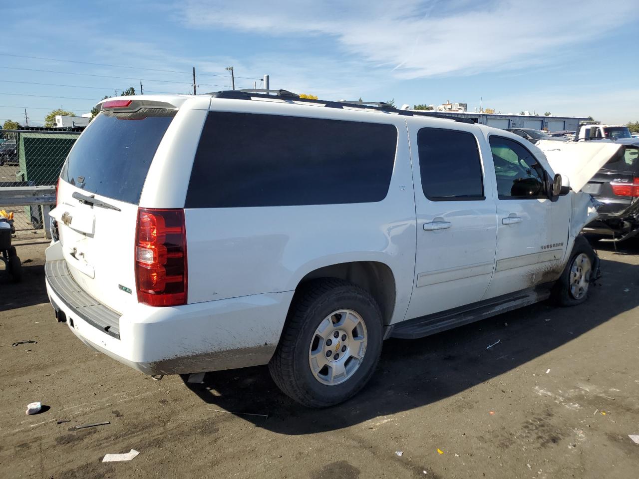 2010 Chevrolet Suburban VIN 1GNUKJE37AR108267 Copart auction photo, front end / side damage thumbnail 3