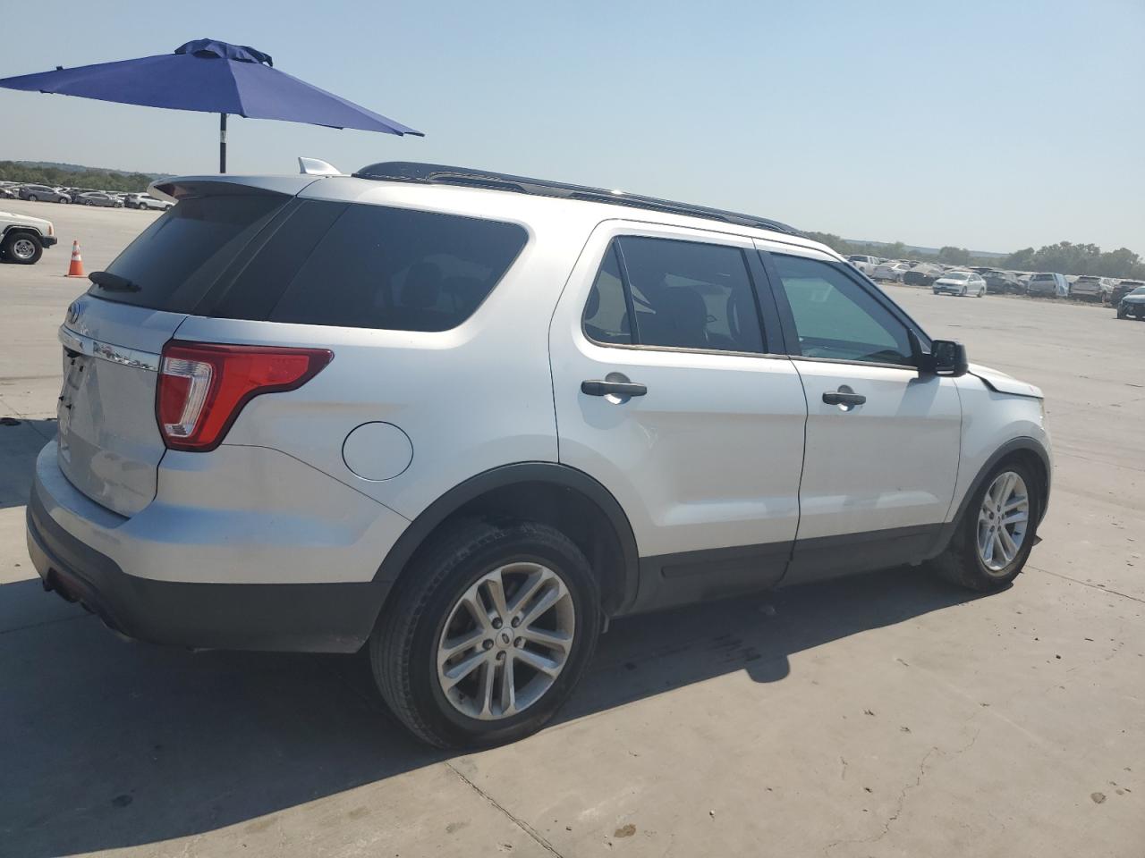 2017 Ford Explorer VIN 1FM5K7B80HGC09409 Copart auction photo, front end / side damage thumbnail 3