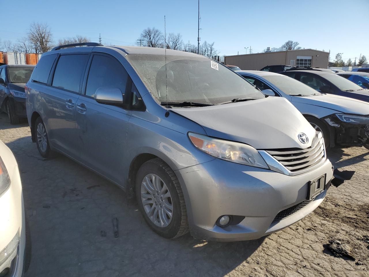 2013 Toyota Sienna VIN 5TDYK3DCXDS316608 Copart auction photo, front end damage thumbnail 4