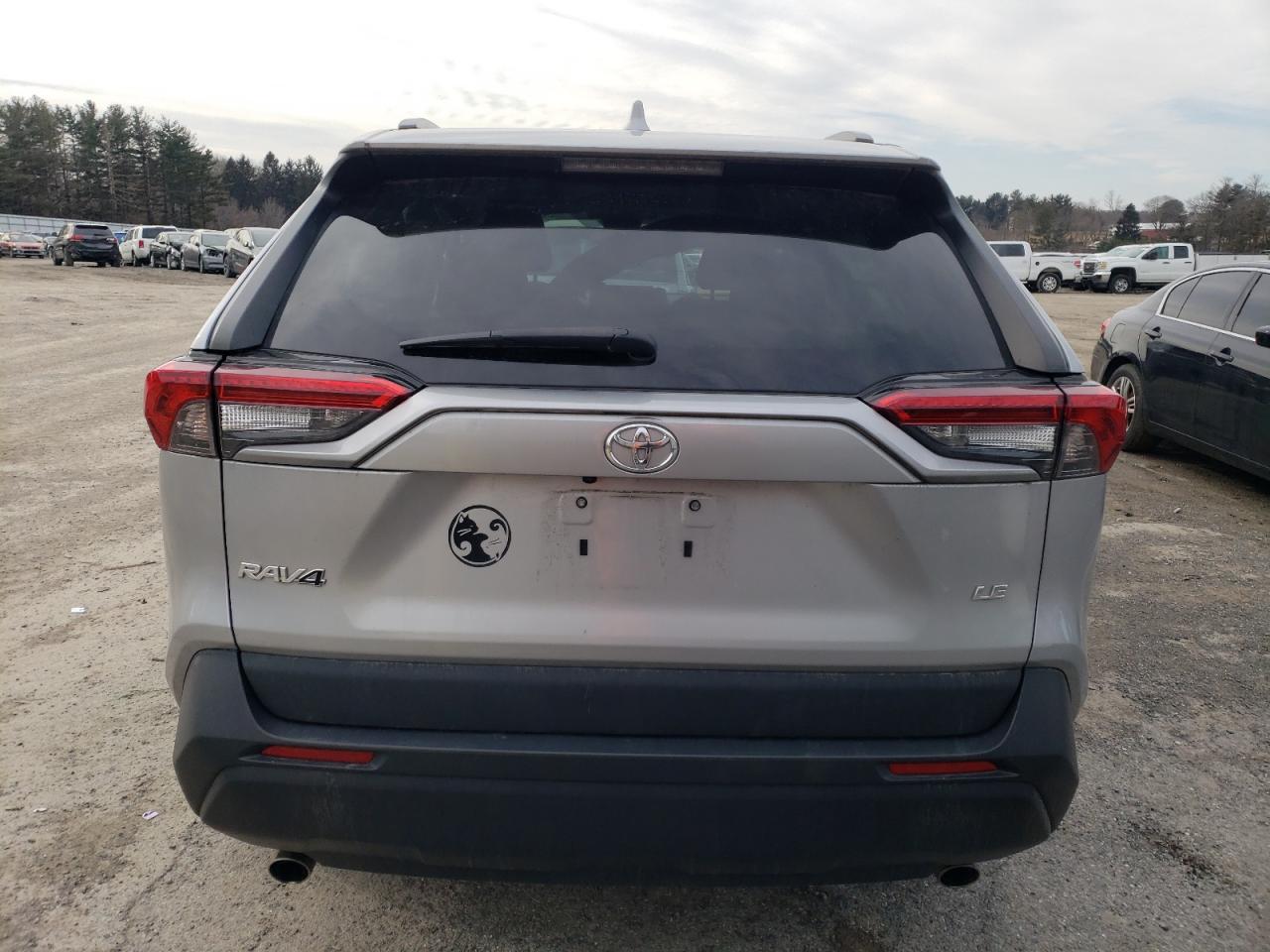 2020 Toyota RAV 4 VIN 2T3H1RFV2LW075886 Copart auction photo, front end damage thumbnail 6