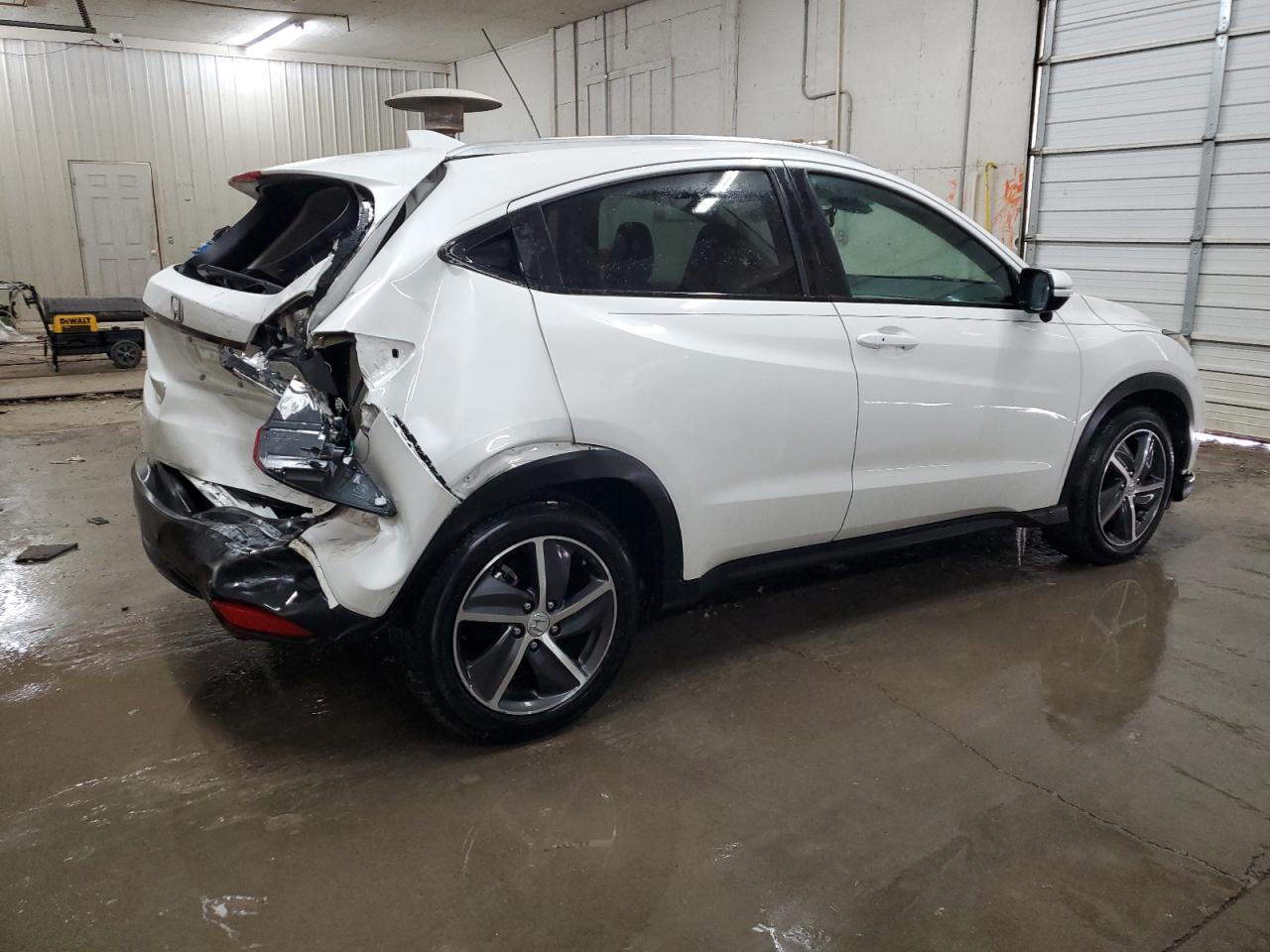 2022 Honda HR-V VIN 3CZRU5H78NM710904 Copart auction photo, rear end / minor dent/scratches damage thumbnail 3