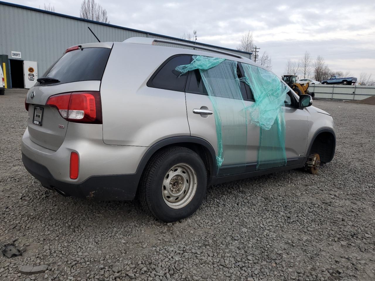 2015 KIA Sorento VIN 5XYKTCA60FG655475 Copart auction photo, vandalism / undercarriage damage thumbnail 3