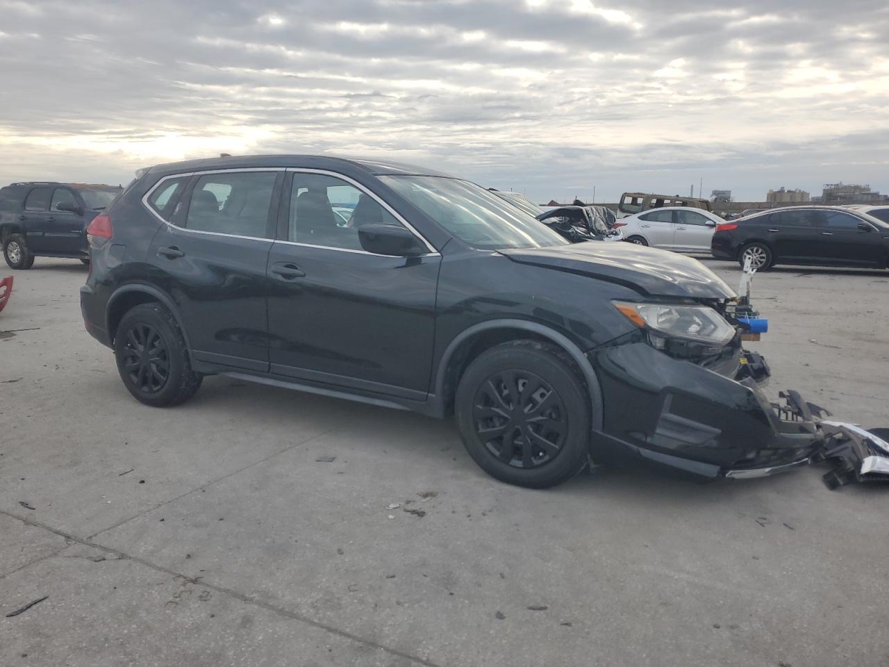 2017 Nissan Rogue VIN JN8AT2MTXHW141604 Copart auction photo, front end damage thumbnail 4