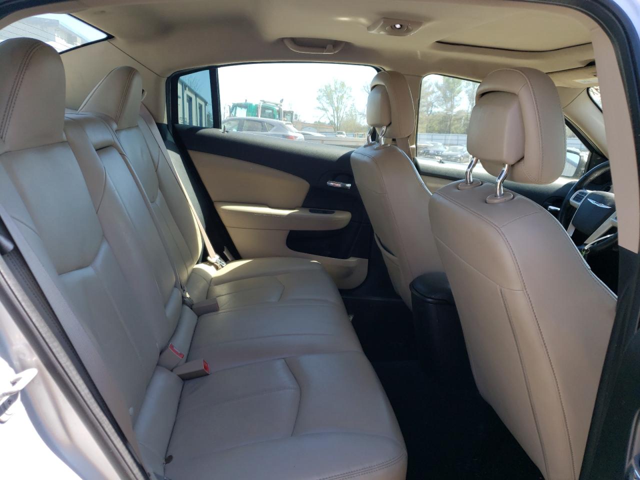 2011 Chrysler 200 VIN 1C3BC2FG7BN582298 Copart auction photo, front end / minor dent/scratches damage thumbnail 10