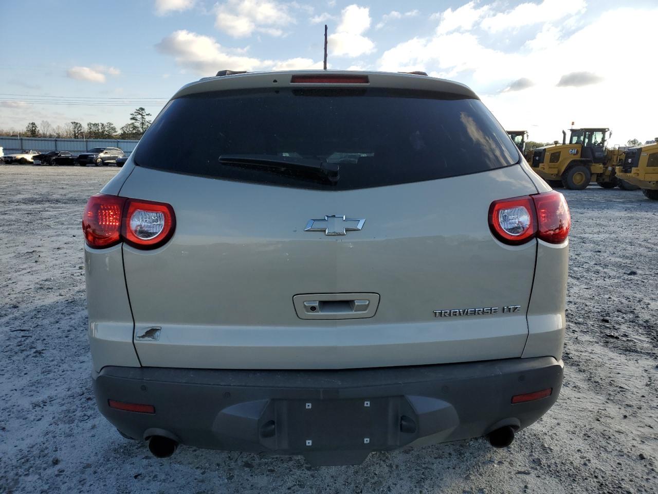 2011 Chevrolet Traverse VIN 1GNKRLEDXBJ388337 Copart auction photo, front end damage thumbnail 6