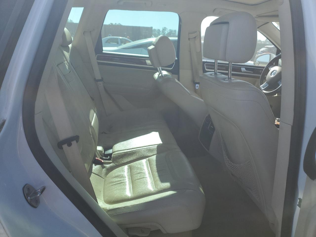 2014 Volkswagen Touareg VIN WVGEP9BP9ED011266 Copart auction photo, front end / minor dent/scratches damage thumbnail 11
