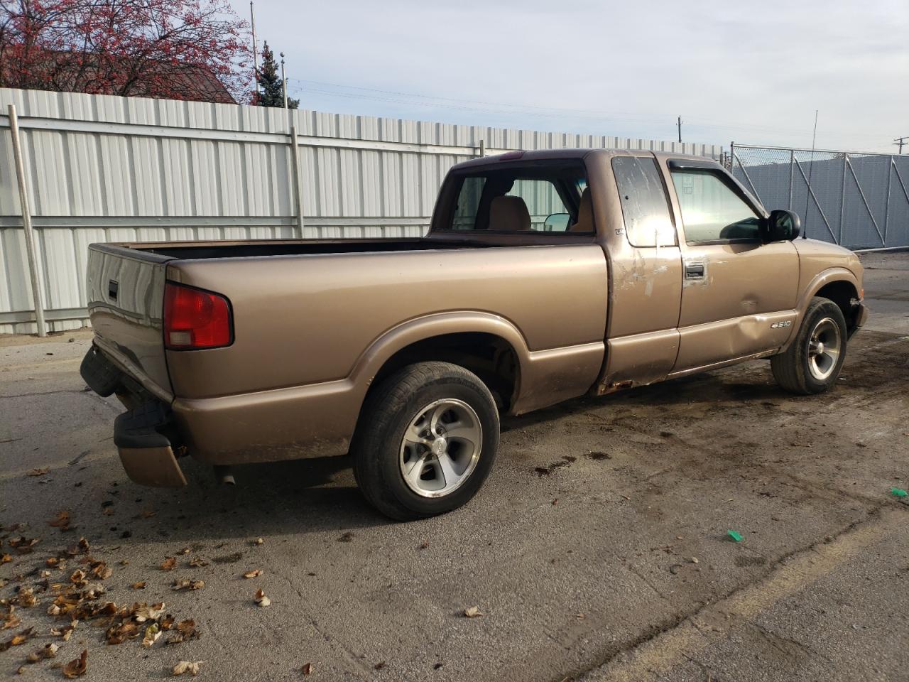 2002 Chevrolet S-10 Pickup VIN 1GCCS19W228114462 Copart auction photo, all over damage thumbnail 3