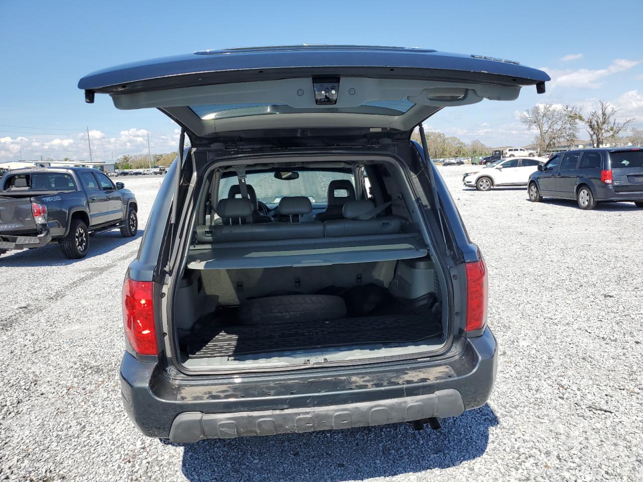 2004 Honda Pilot VIN 2HKYF185X4H532372 Copart auction photo, front end / rear end damage thumbnail 6