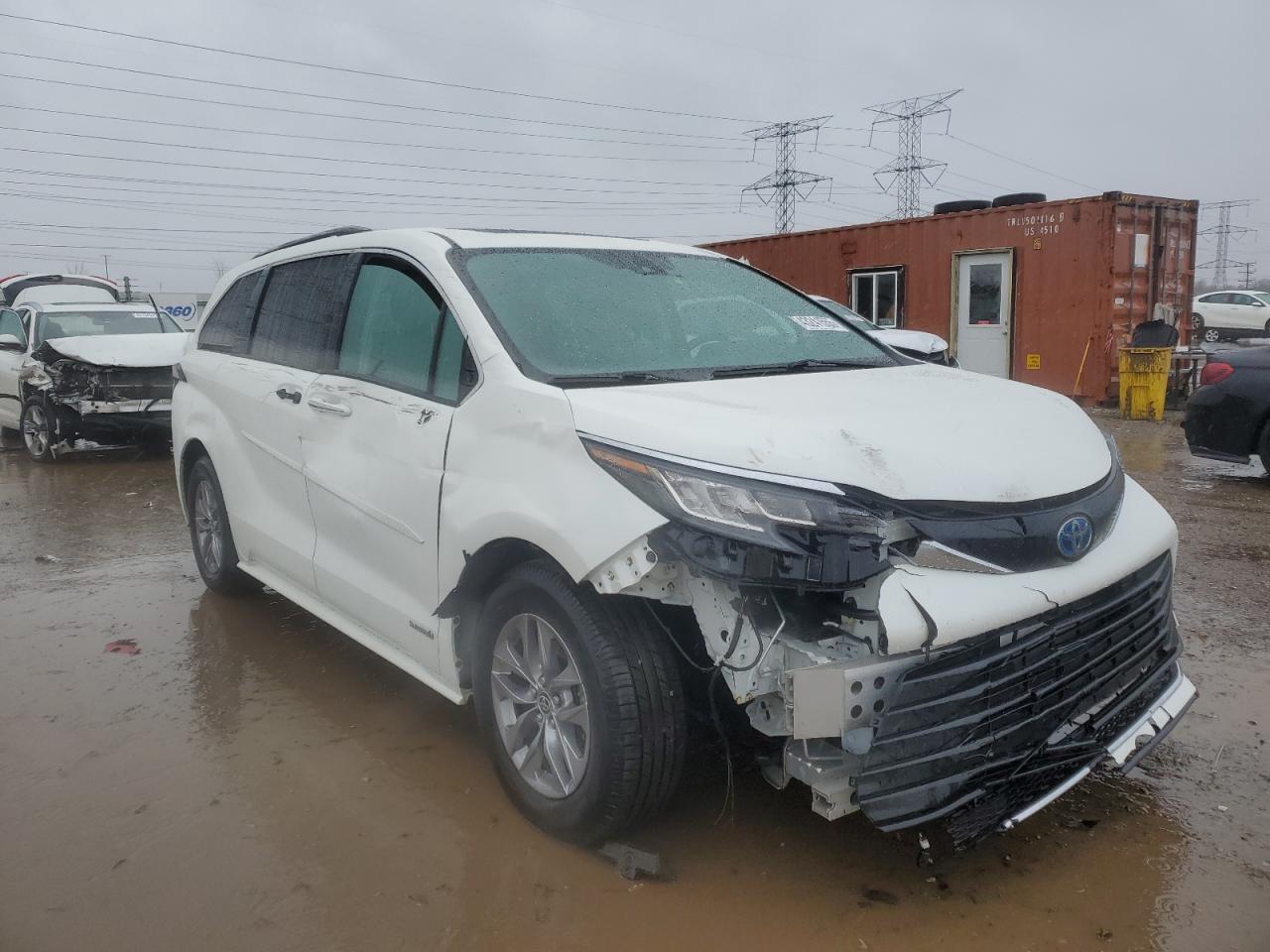 2021 Toyota Sienna VIN 5TDJRKEC3MS007181 Copart auction photo, front end / minor dent/scratches damage thumbnail 4