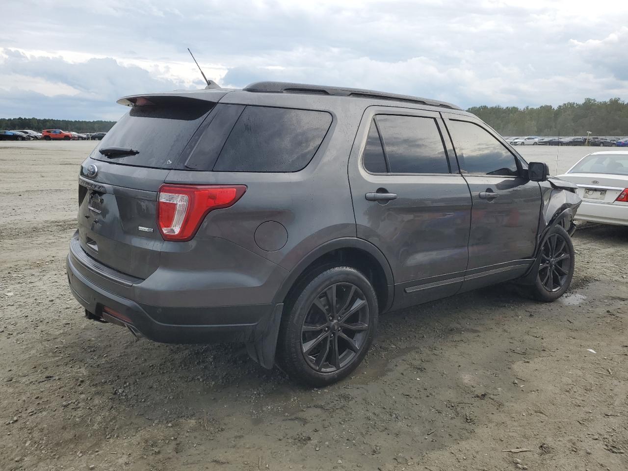 2018 Ford Explorer VIN 1FM5K8DH1JGA22804 Copart auction photo, front end / undercarriage damage thumbnail 3