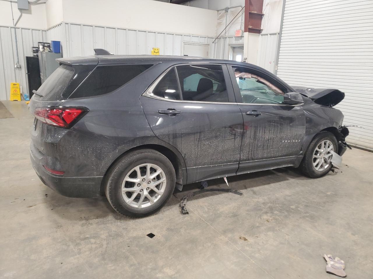 2022 Chevrolet Equinox VIN 3GNAXKEV0NS162461 Copart auction photo, front end damage thumbnail 3
