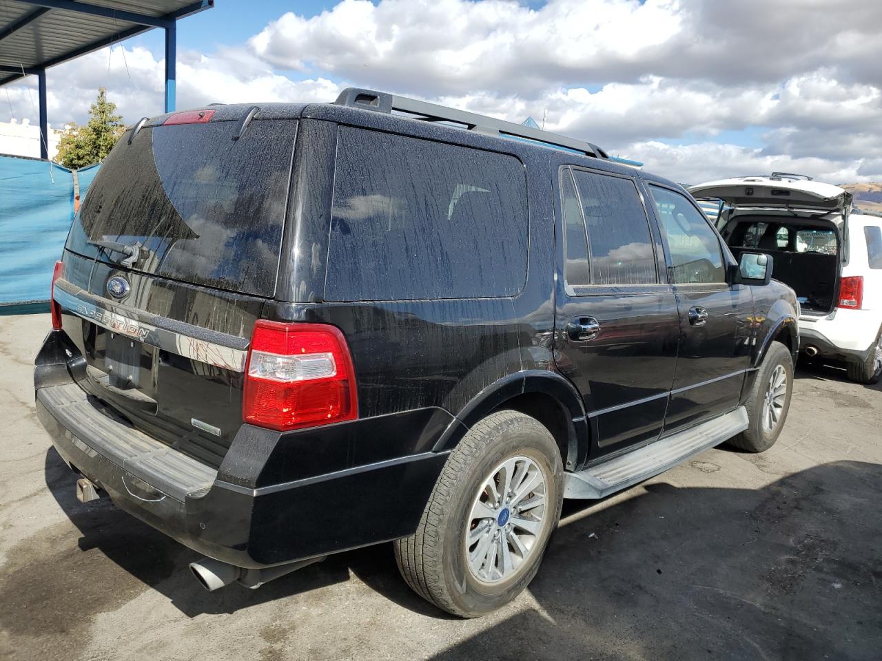 2017 Ford Expedition VIN 1FMJU1HT4HEA48690 Copart auction photo, front end damage thumbnail 3