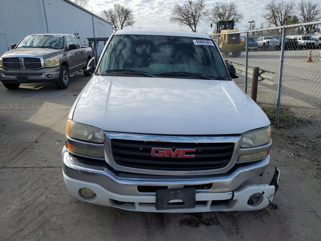 2005 GMC Sierra VIN 1GTEC14V45Z226490 Copart auction photo, front end damage thumbnail 5