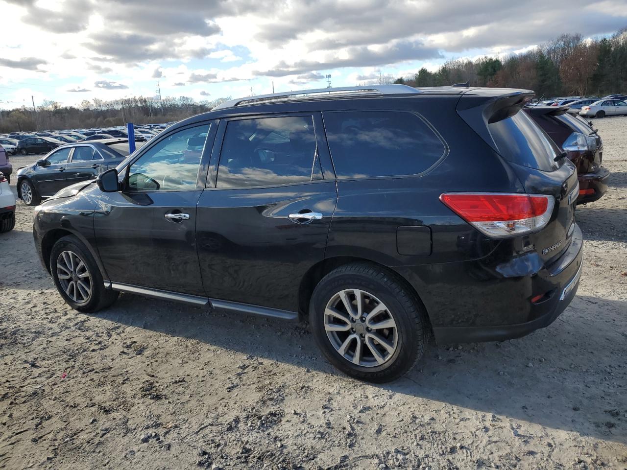 2015 Nissan Pathfinder VIN 5N1AR2MM5FC661741 Copart auction photo, front end / side damage thumbnail 2