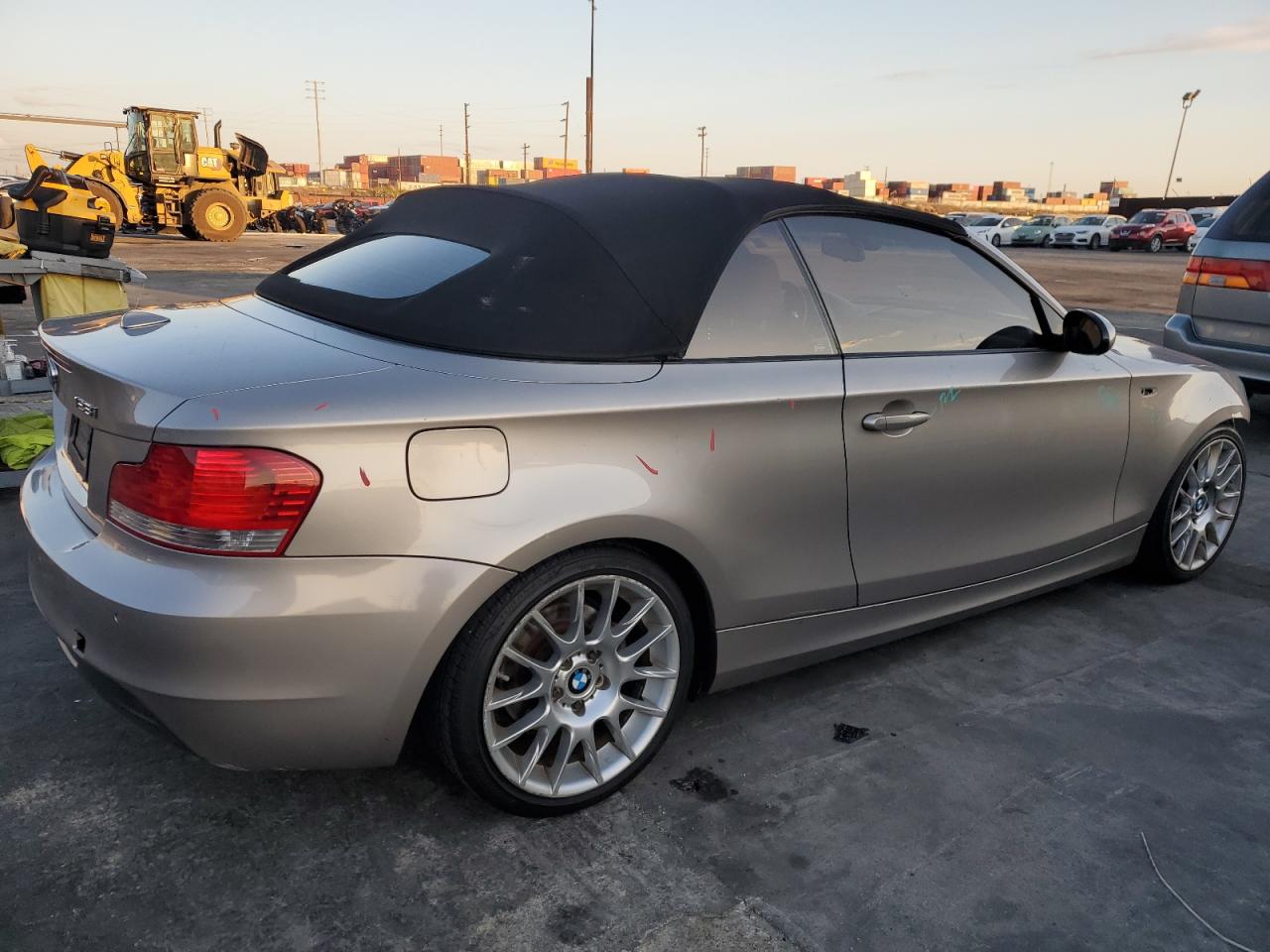 2008 BMW 1er VIN WBAUL73528VE88097 Copart auction photo, all over / front end damage thumbnail 3